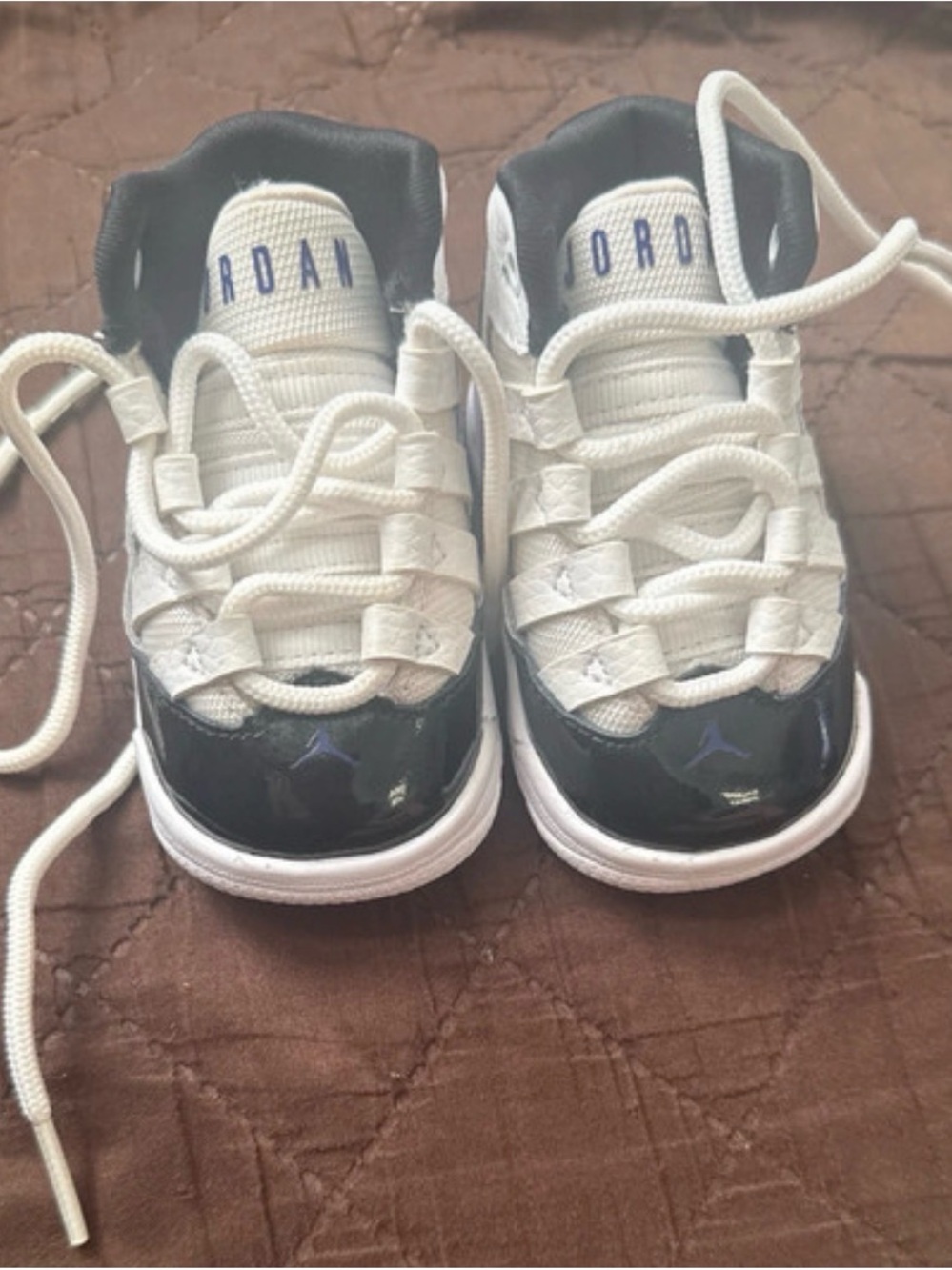 Jordan Kids White and Black Low-Top Sneakers with Navy Jumpman